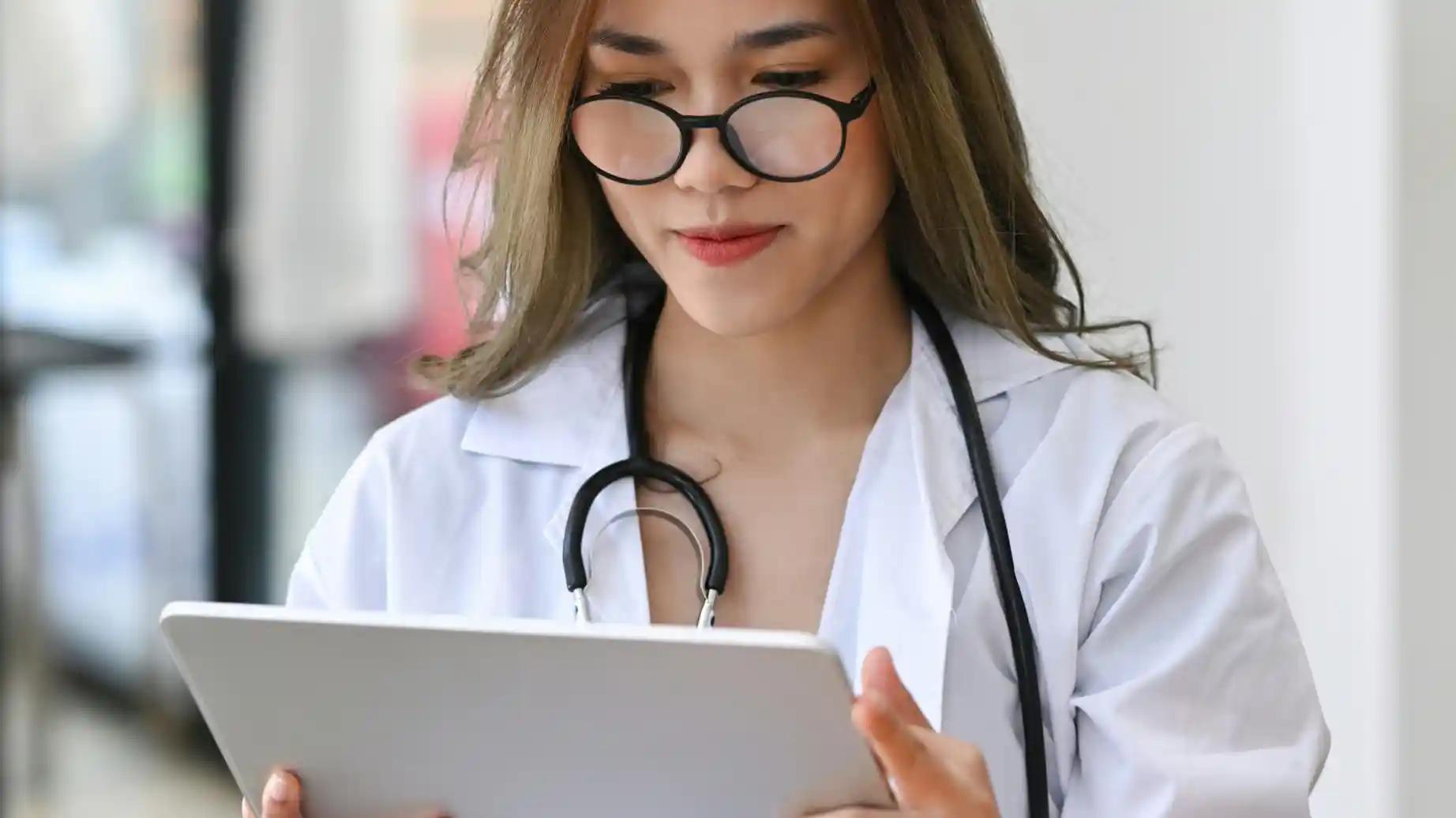 The CX Playbook for Healthcare: Outcomes That Go Beyond Patient Satisfaction